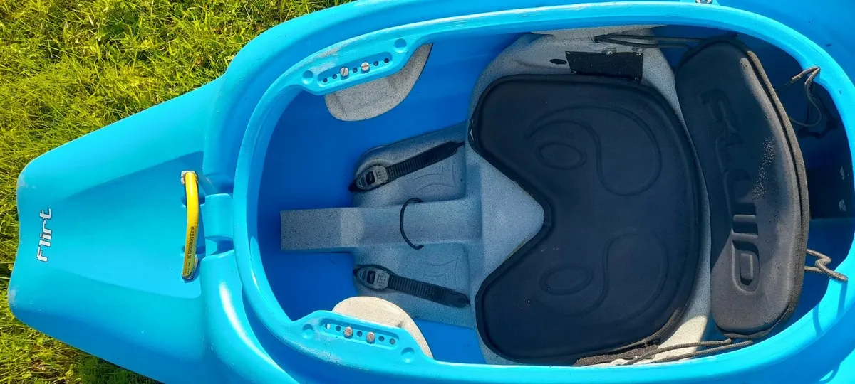 Kayak Fluid Playboat Complete Outfit - Image 4