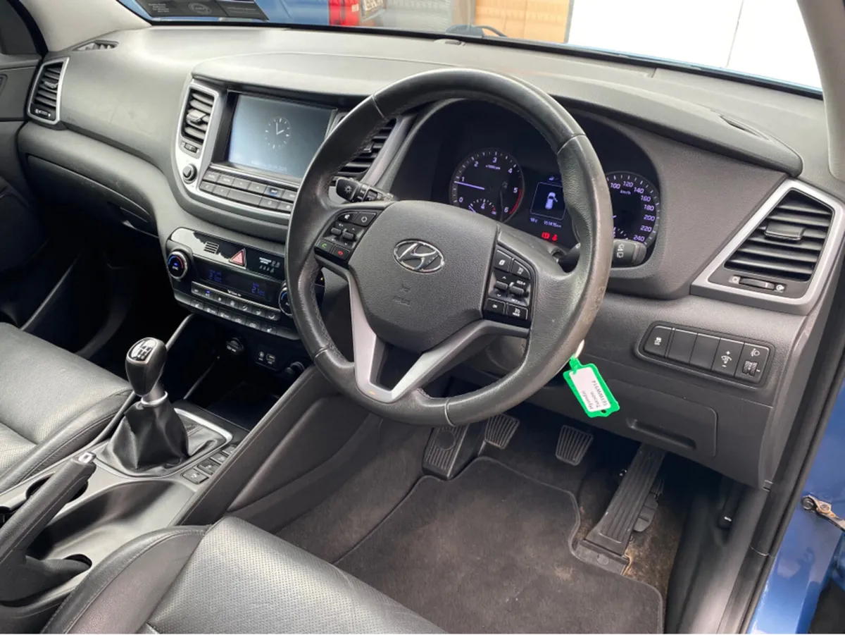 Hyundai Tucson EXECUTIVE 1.7CDTI 5DR - Image 2