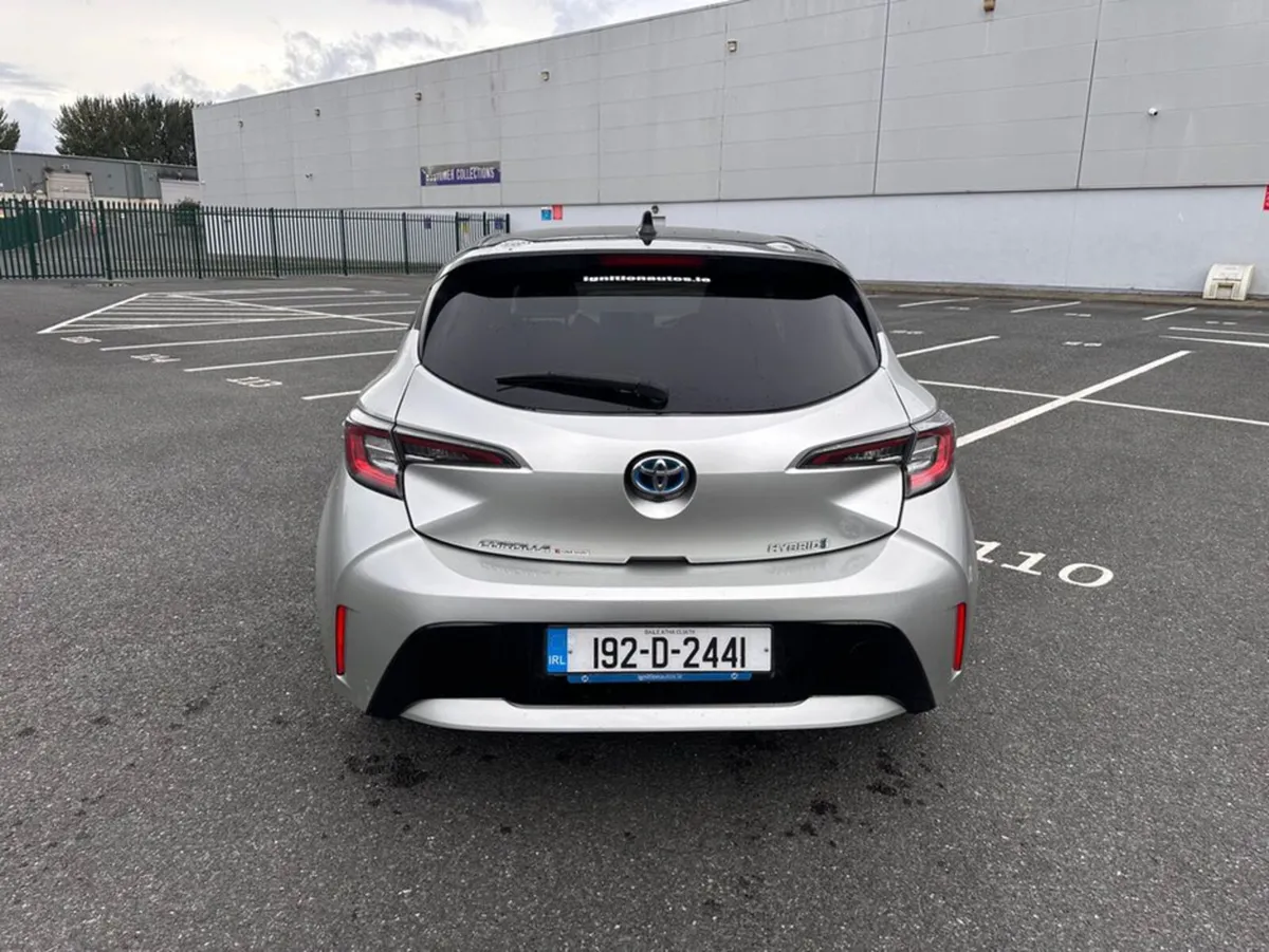 Toyota Corolla LUNA SPORT, HYBRID, AUTO, LOW MILEA - Image 4