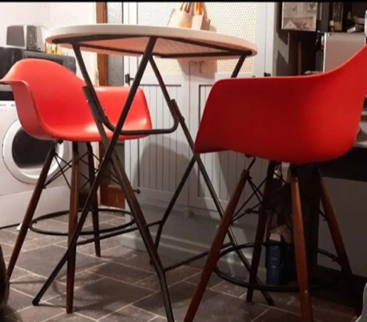 2x Red High Tub Chairs & White Keter Table - Image 1