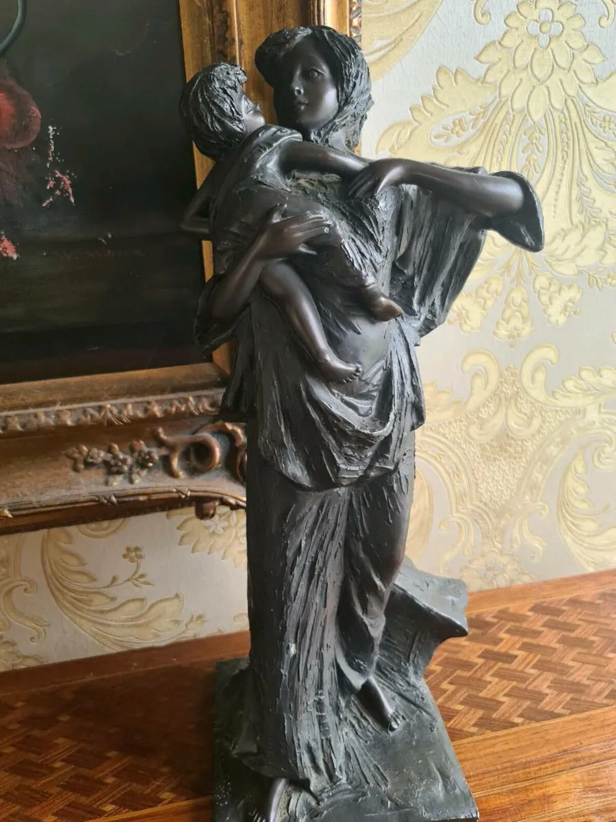 Large sculpture POSTAGE AVAILABLE - Image 1