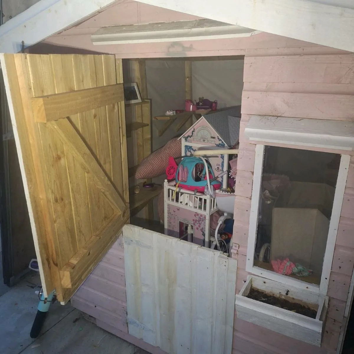 Kids playhouse or small shed - Image 4