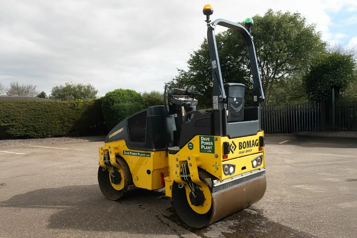 2023 BOMAG 120 AD-5 - Light Tandem Roller - Image 4
