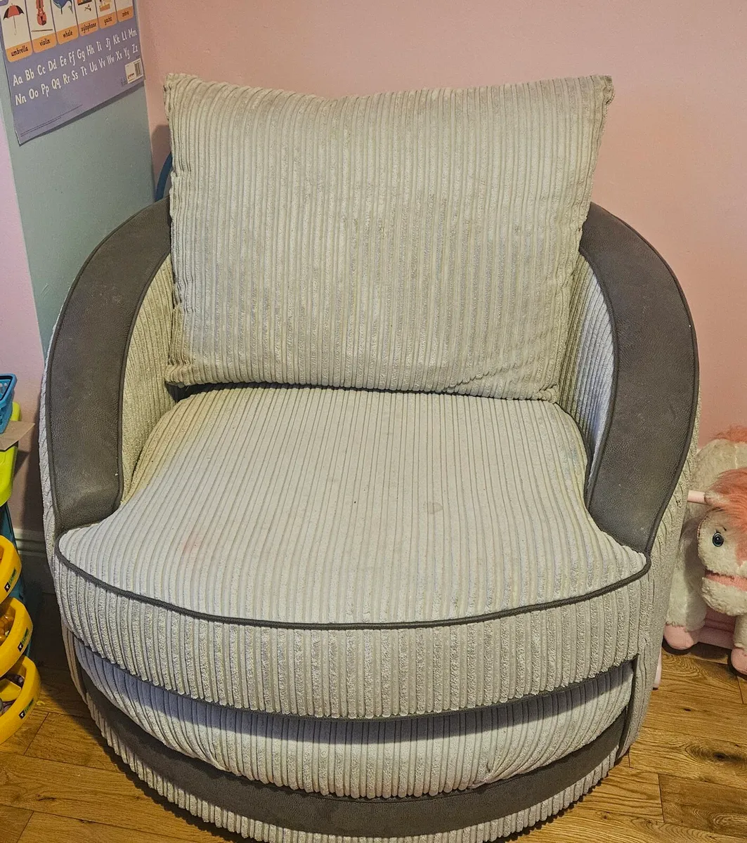 Swivel love Chair - Image 1