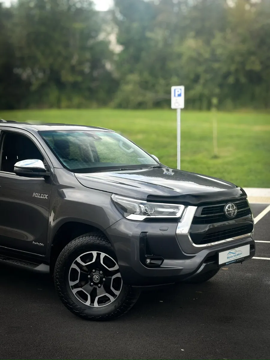Toyota Hilux 2022 - Image 2