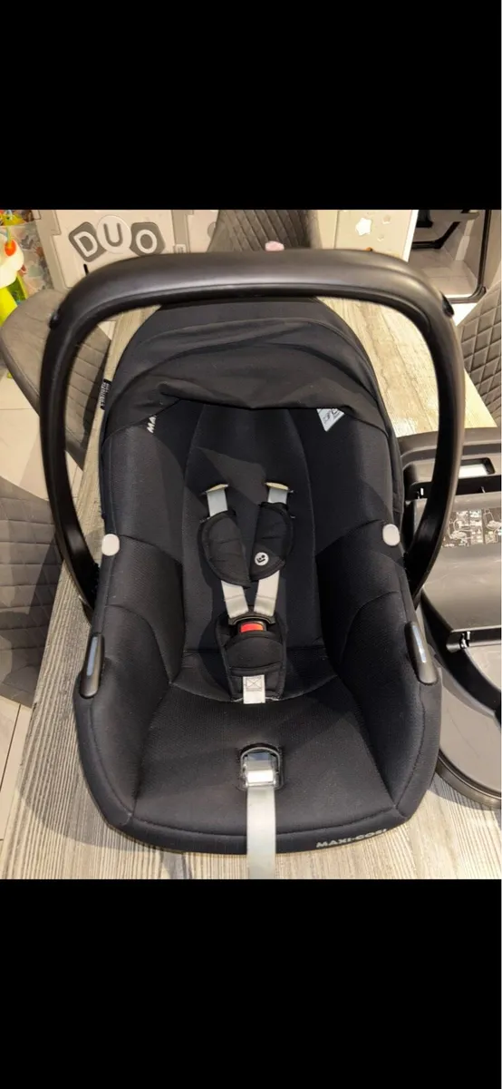 Maxi-Cosi CabrioFix i-Size R129 Car Seat and Base - Image 4