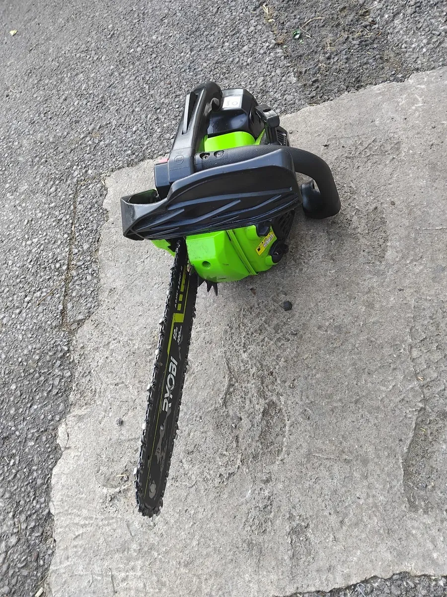 Hand chainsaw only used 3 times priced - Image 4