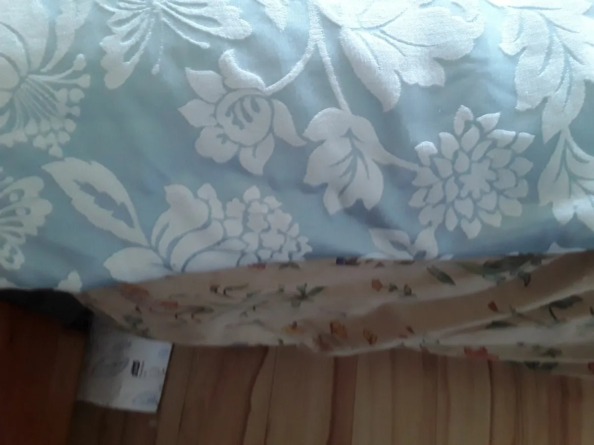 Beautiful large new condition drapes - Image 1