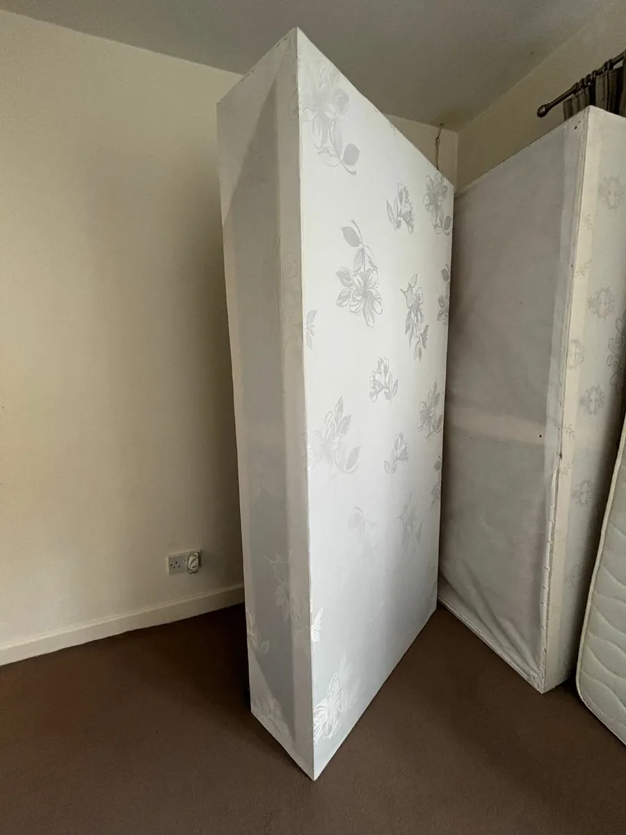 Single bed base