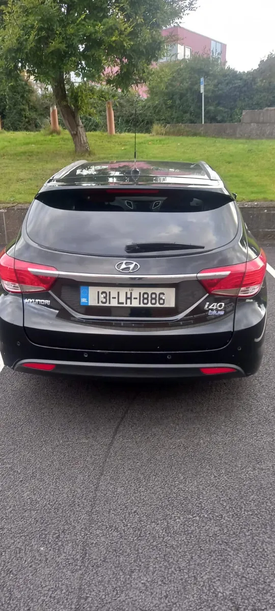 Hyundai i40 2013 estate - Image 2