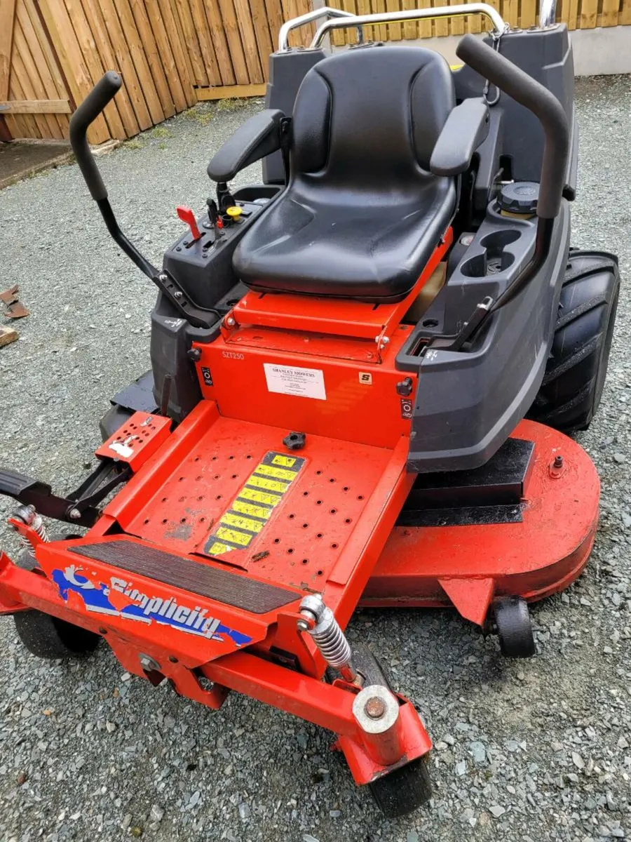 Simplicity zeroturn 25hp - Image 1
