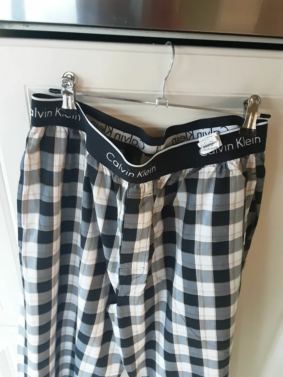 Mens selection of pyjamas - Image 2