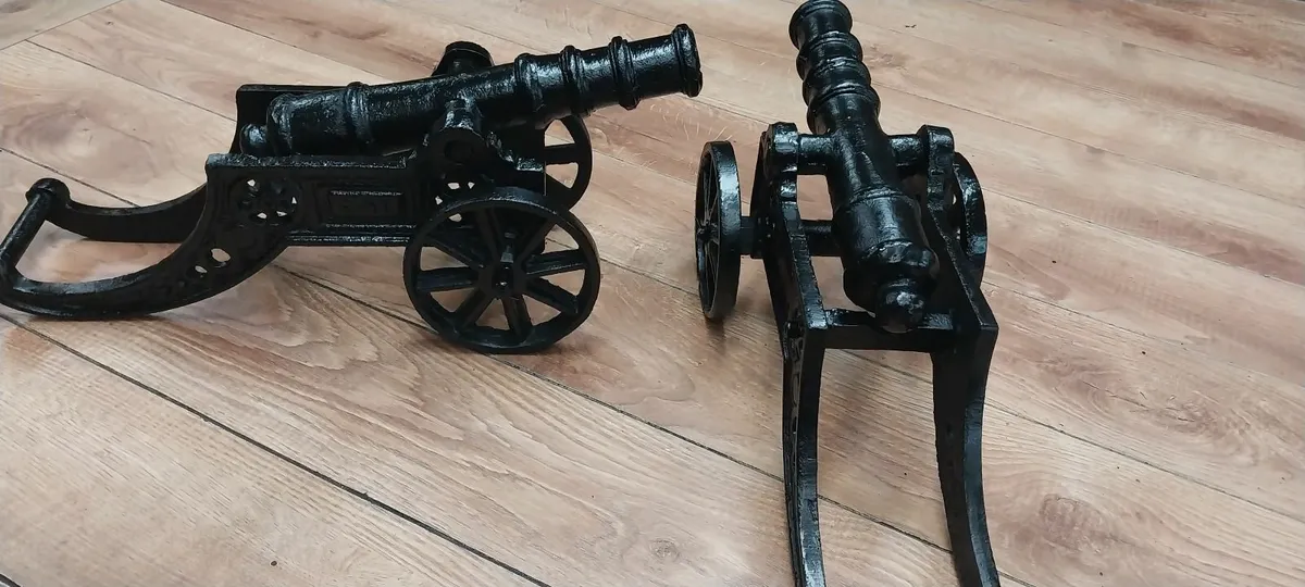 Cast iron cannons - Image 1