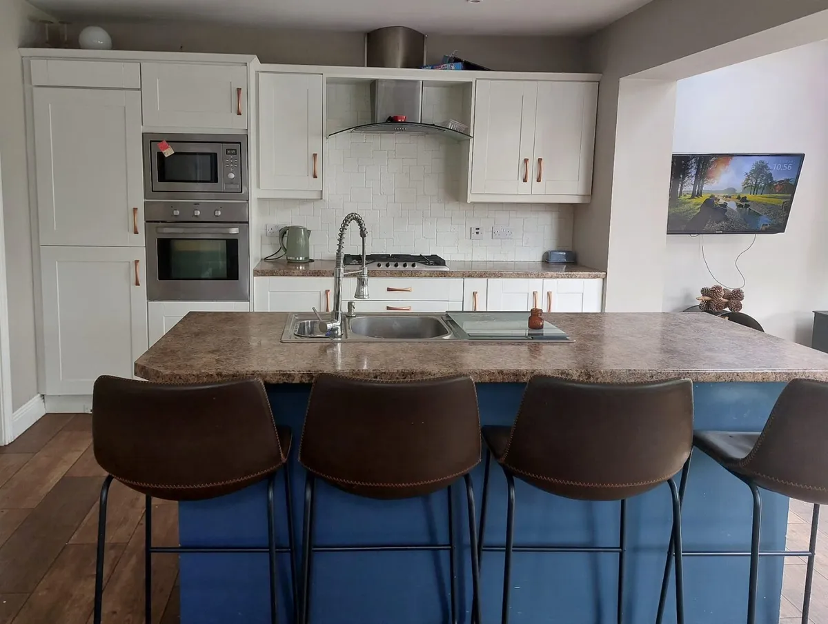 Kitchen units - Image 1