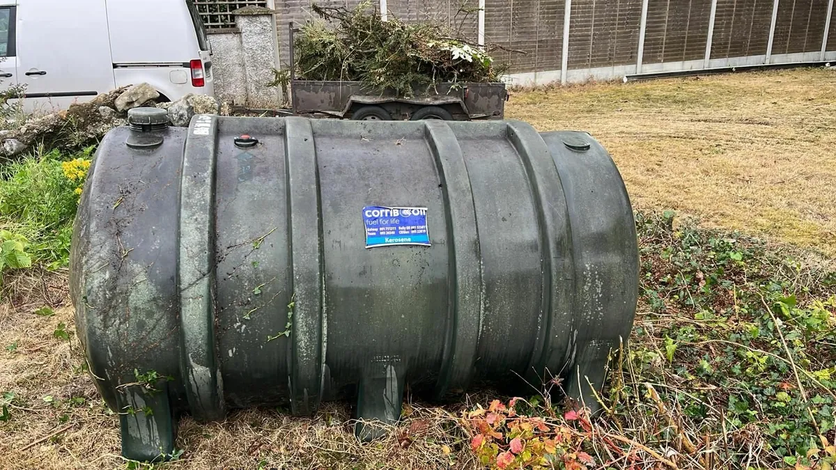 Oil tank - Image 1
