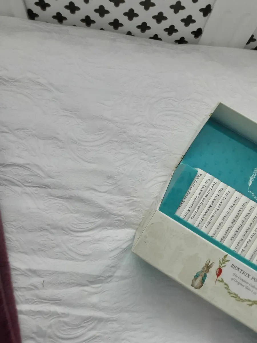 Kids selection of Beatrix Potter books new in box - Image 1