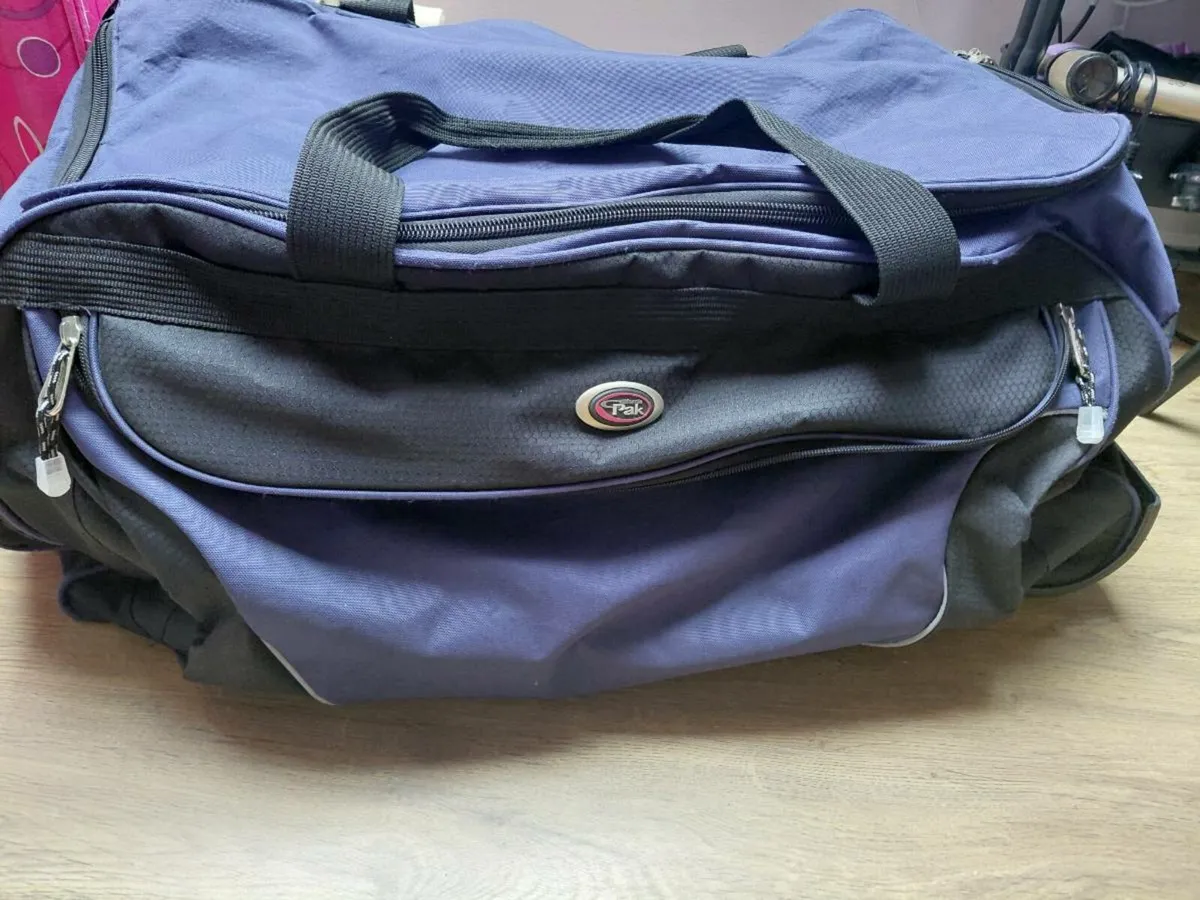 Suit cases - Image 2