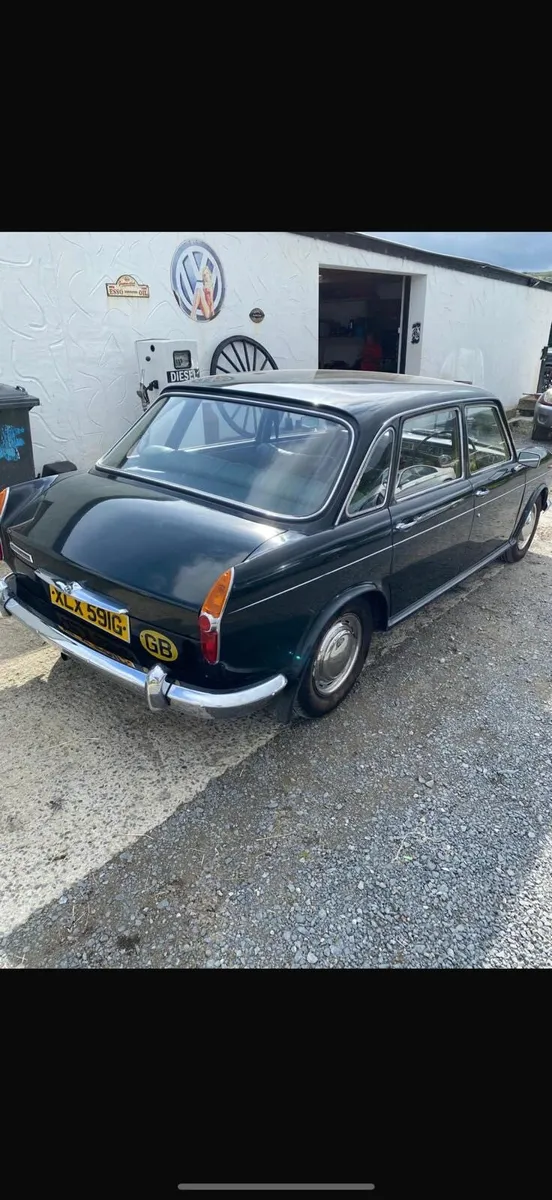 Morris car collectible classic old - Image 3