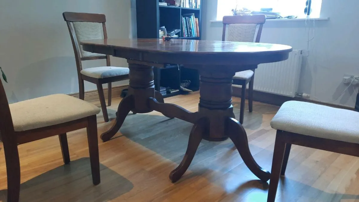 Table and 4 chairs - Image 3
