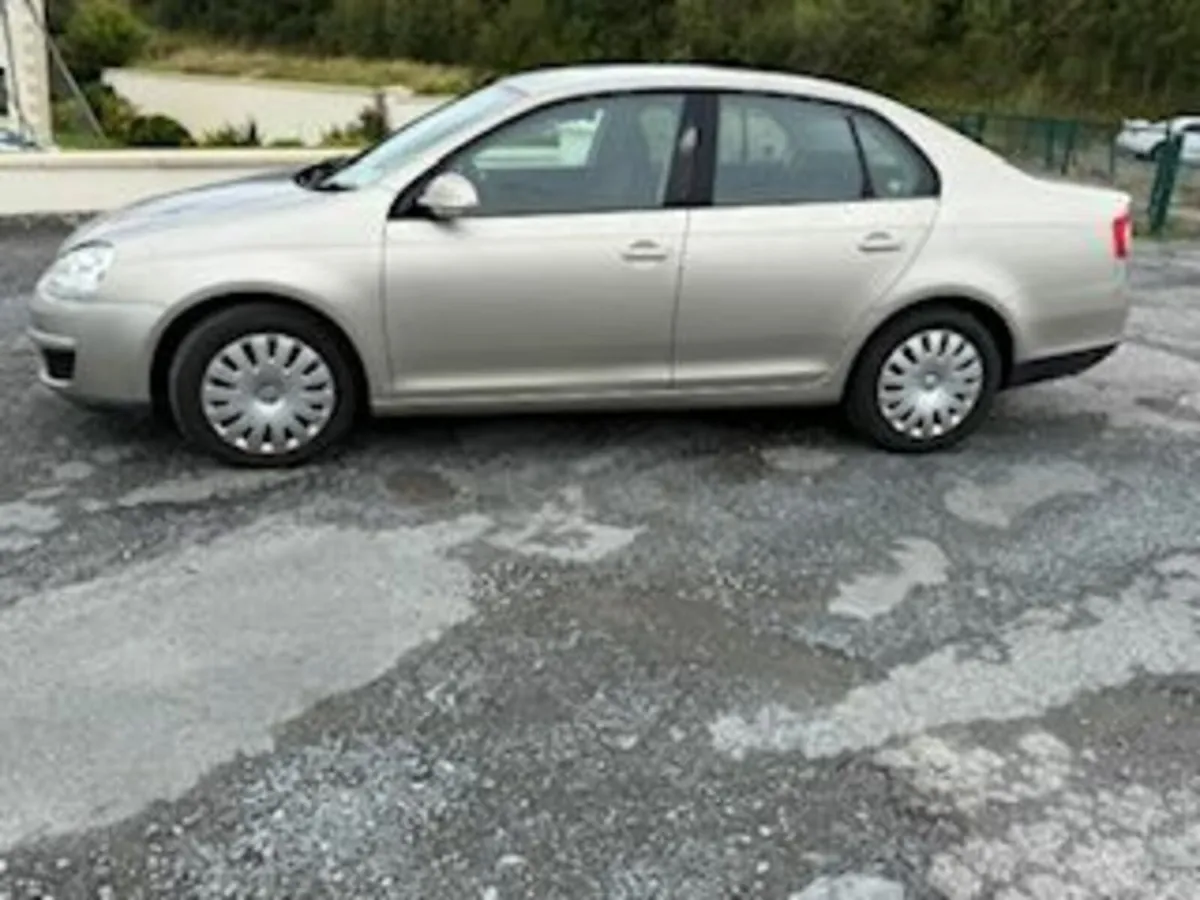 Volkswagen Jetta 2007 - Image 2