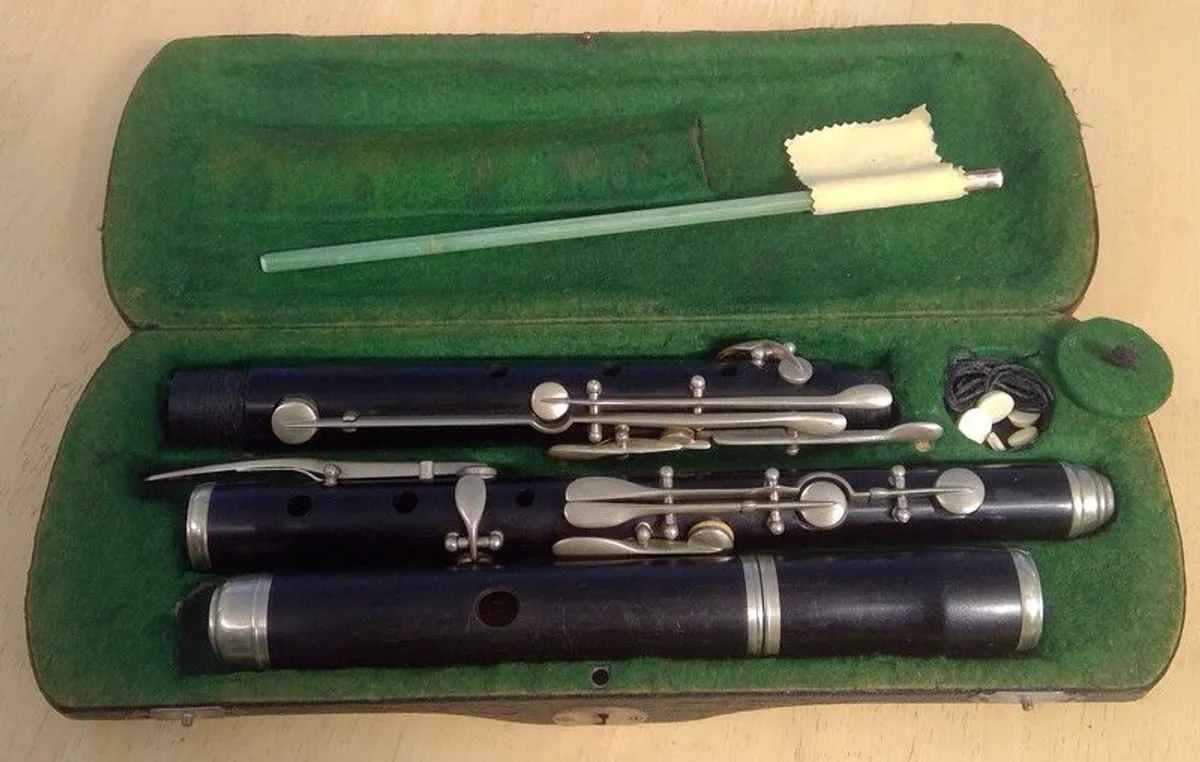 Vintage Flute Irish traditional music - Image 1