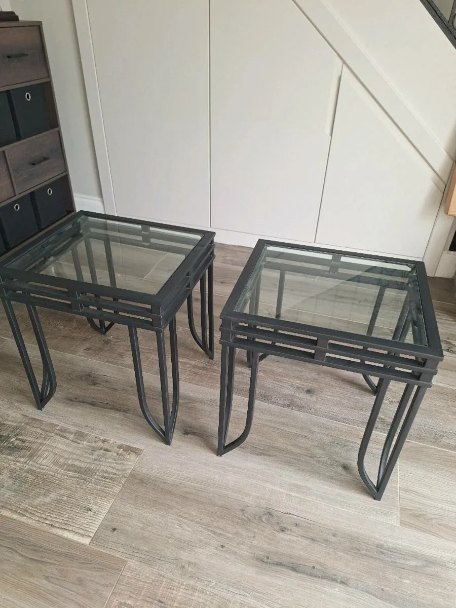 2 x side tables