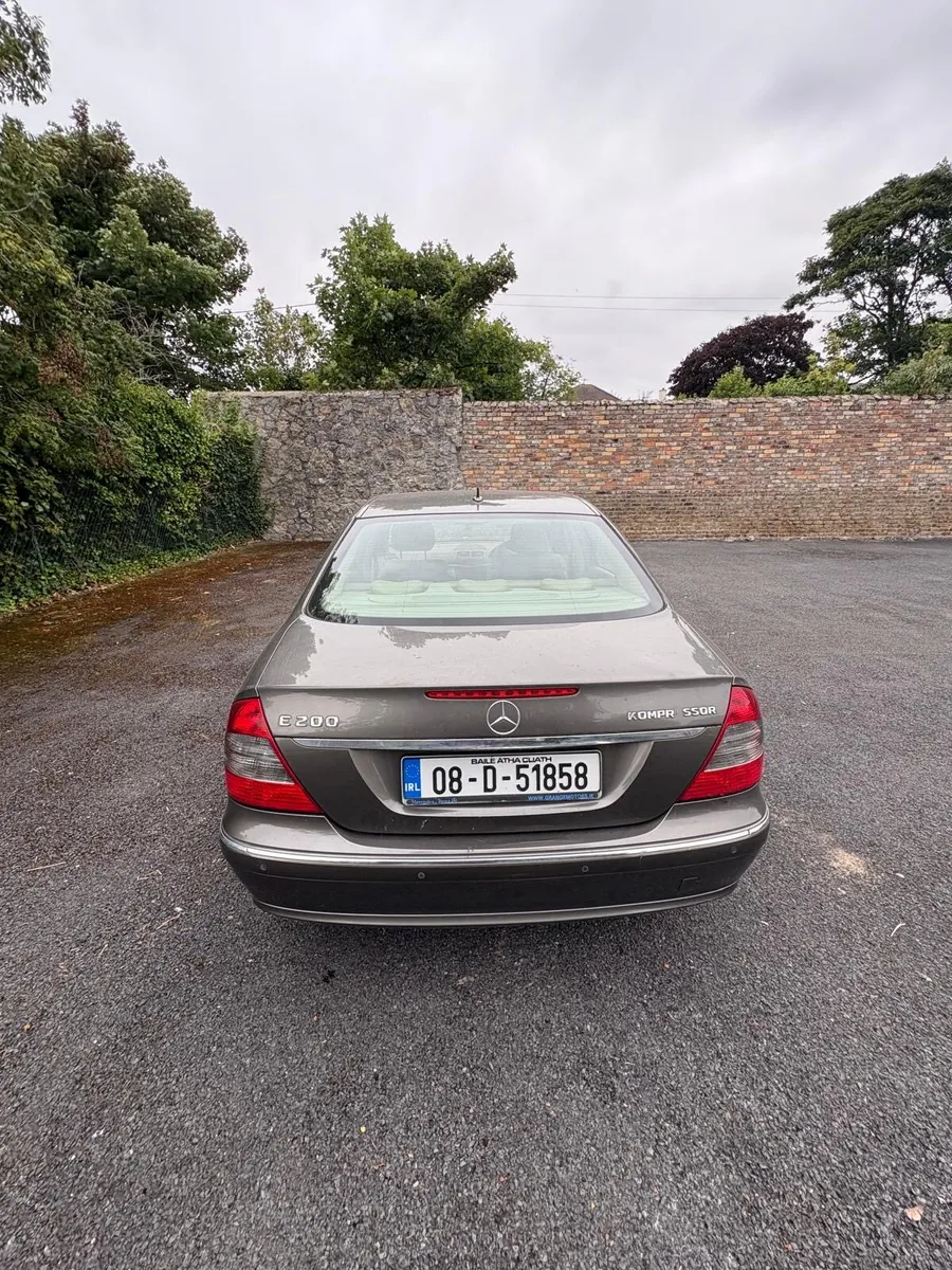 Mercedes-Benz E-Class 2008 - Image 2