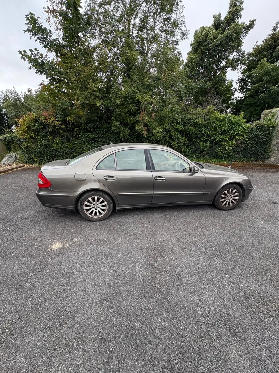 Mercedes-Benz E-Class 2008 - Image 3