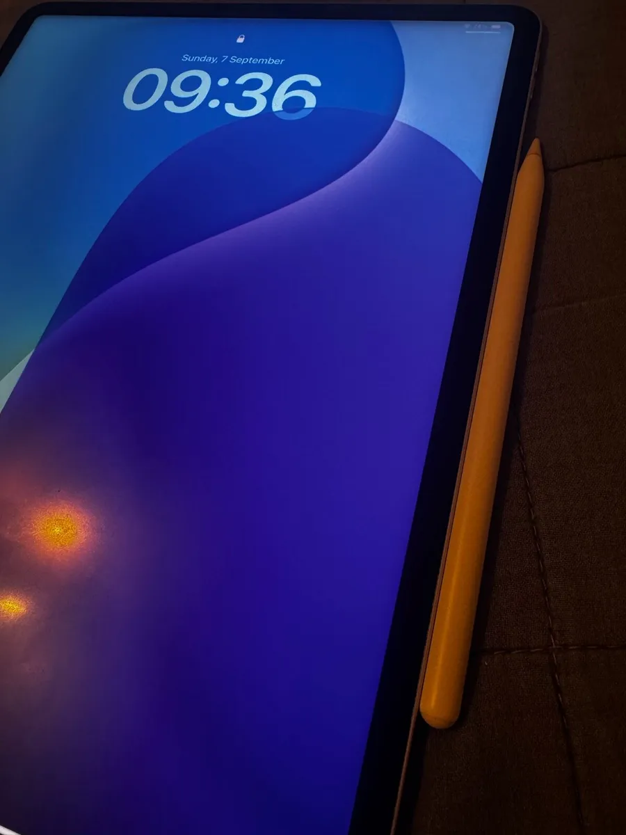 iPad Pro 5th gen 12.9” wifi 256G + apple pencil 2 - Image 3