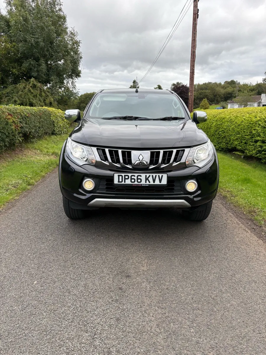 2017 Mitsubishi l200 - Image 2