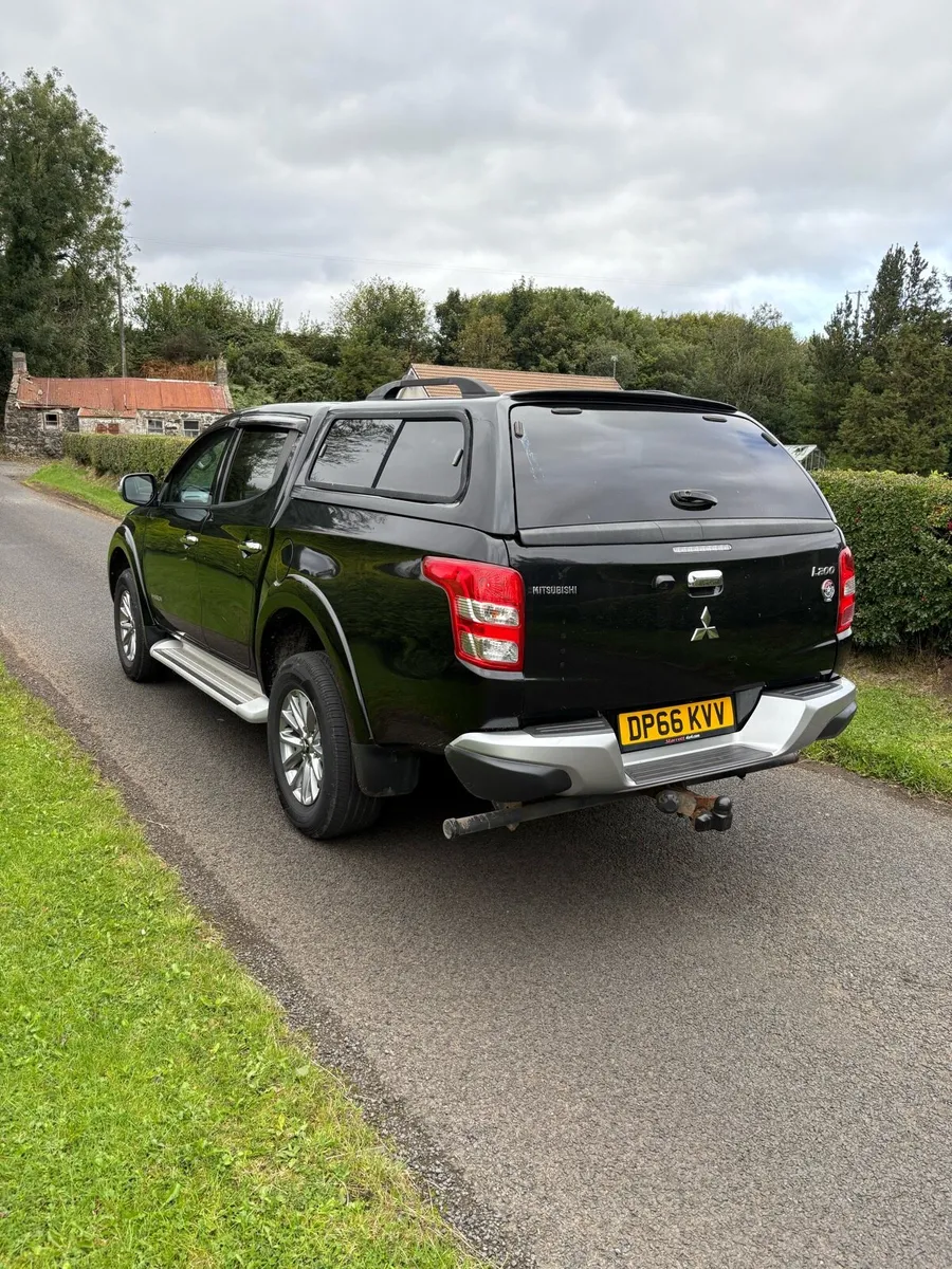 2017 Mitsubishi l200 - Image 4