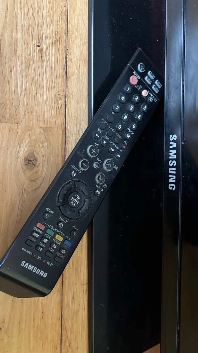 32” Samsung TV with Google chromecast - Image 4