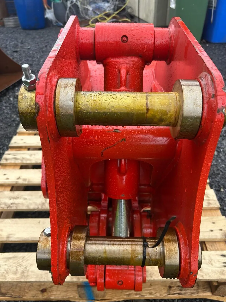 Unused 50mm pin Hydraulic Grab for 6-10t digger - Image 3