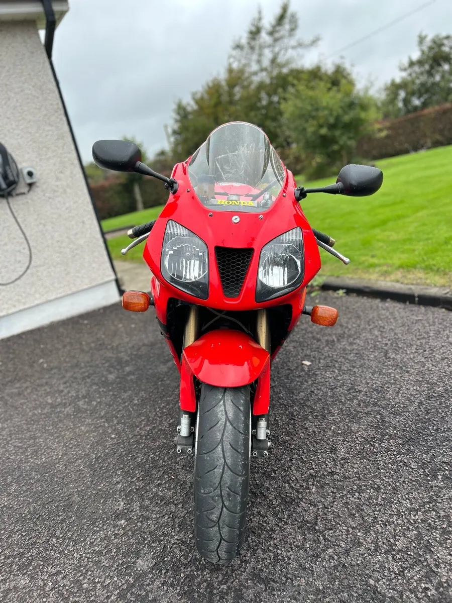 Honda VTR 1000 SP1 - Image 2