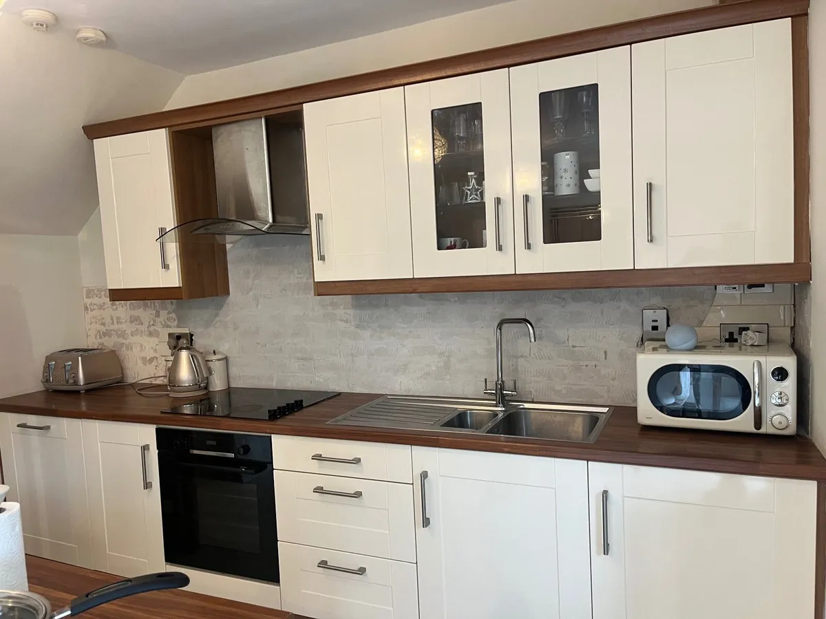Fitted kitchen - Image 1