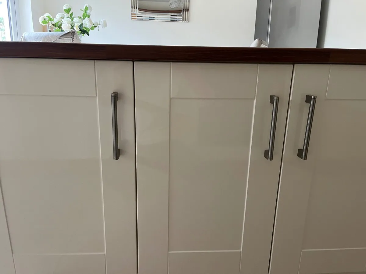 Fitted kitchen - Image 2
