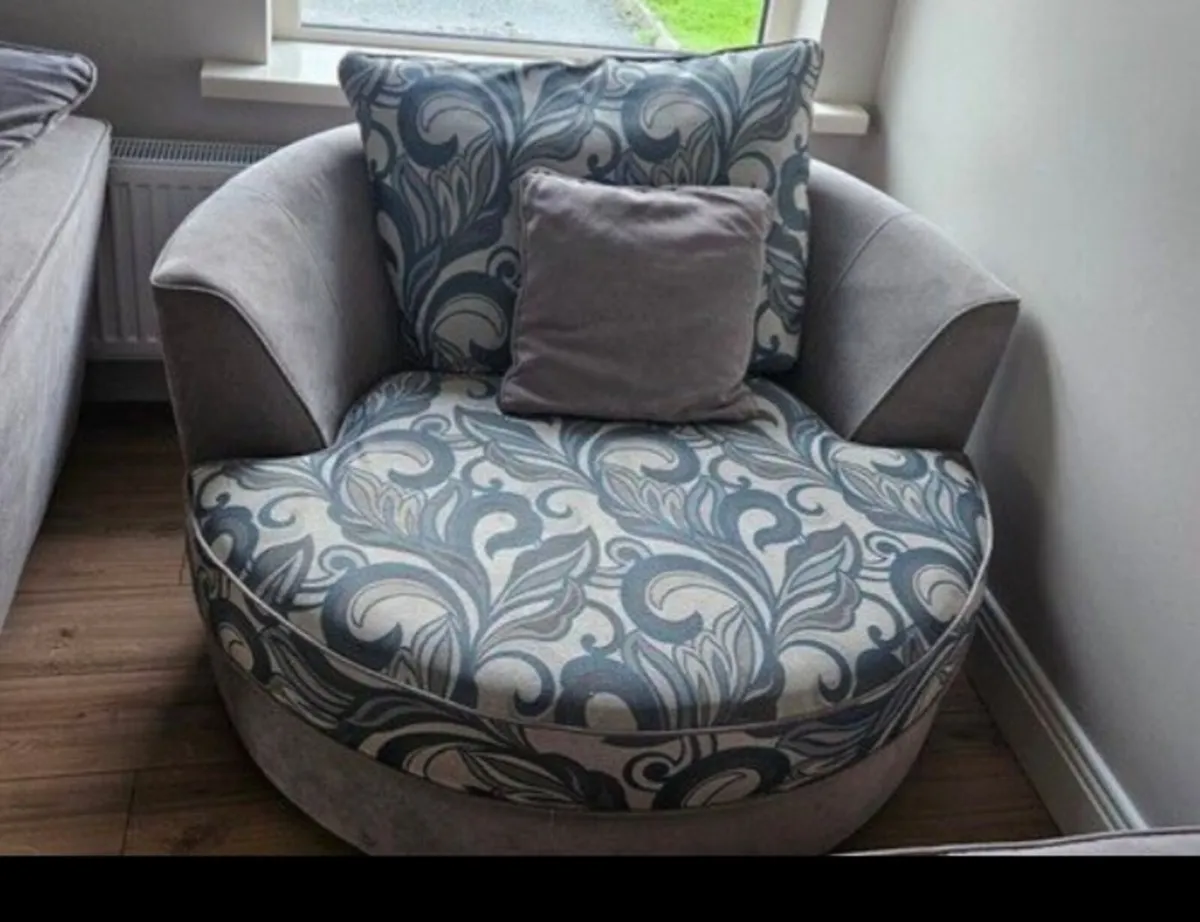 Swivel chair - Image 3