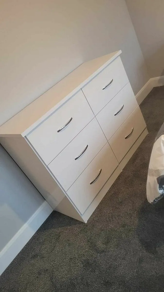 FURNITURE - Image 4