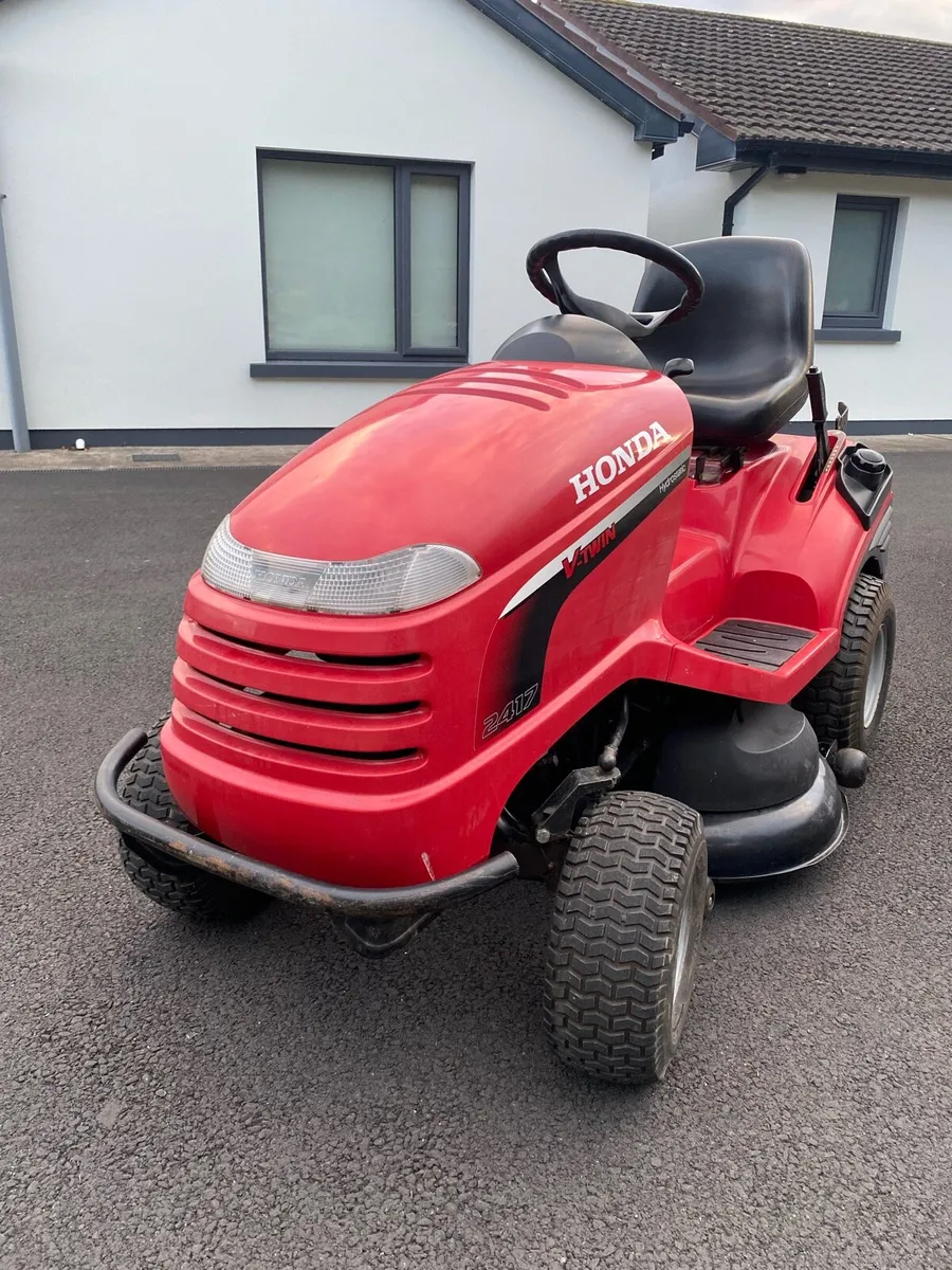 Honda 2417 Tractor Lawnmower - Image 1