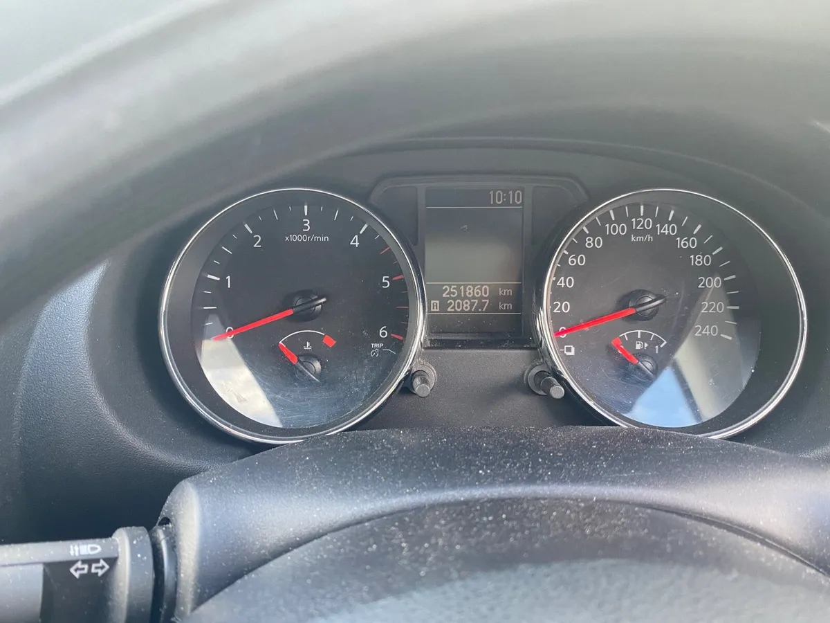 Nissan Qashqai 2012 - Image 4