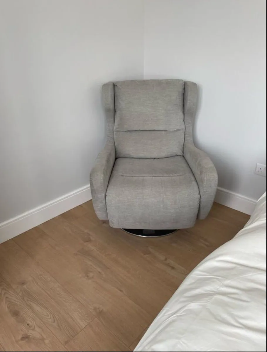 Armchair - Image 2
