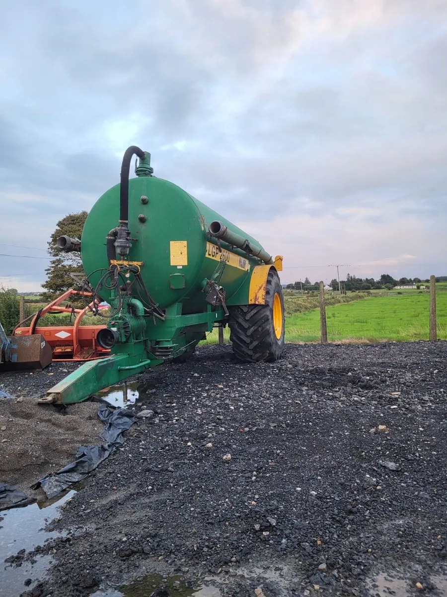 Slurry tanker - Image 1