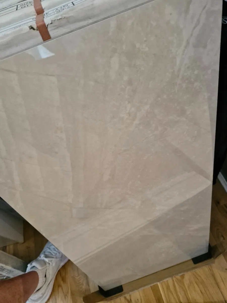 Porcelain tiles 800 x400 - Image 1