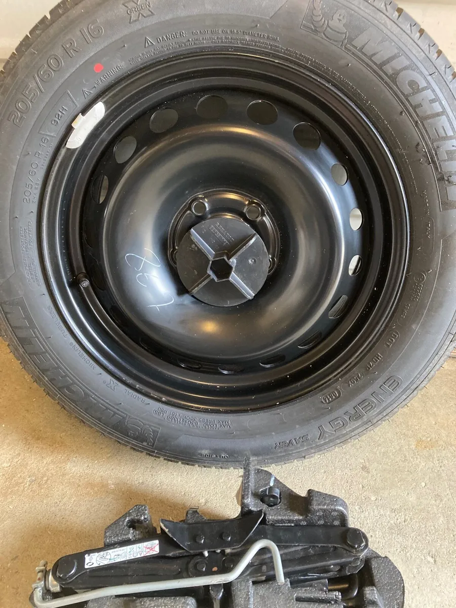 Spare wheel Renault scenic, jack and accessories. - Image 4