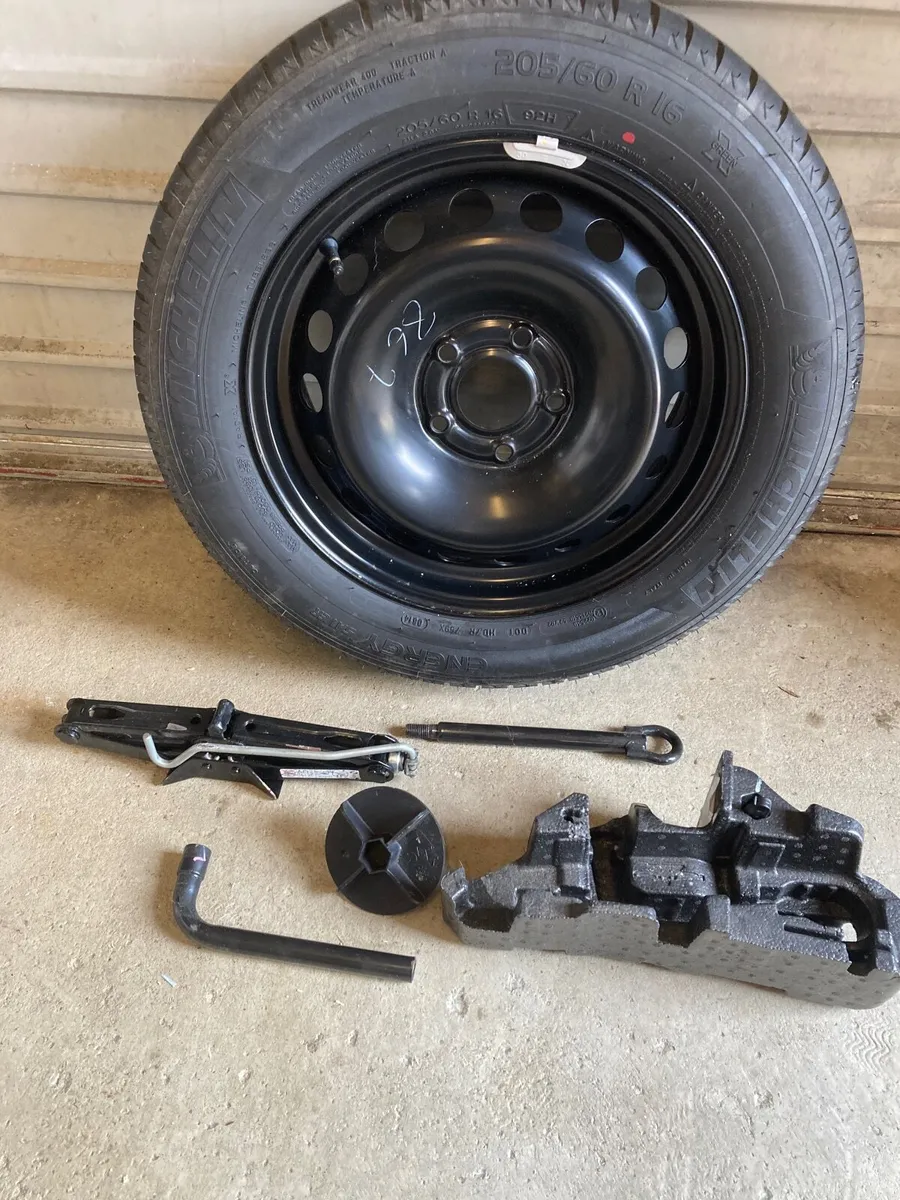 Spare wheel Renault scenic, jack and accessories. - Image 1