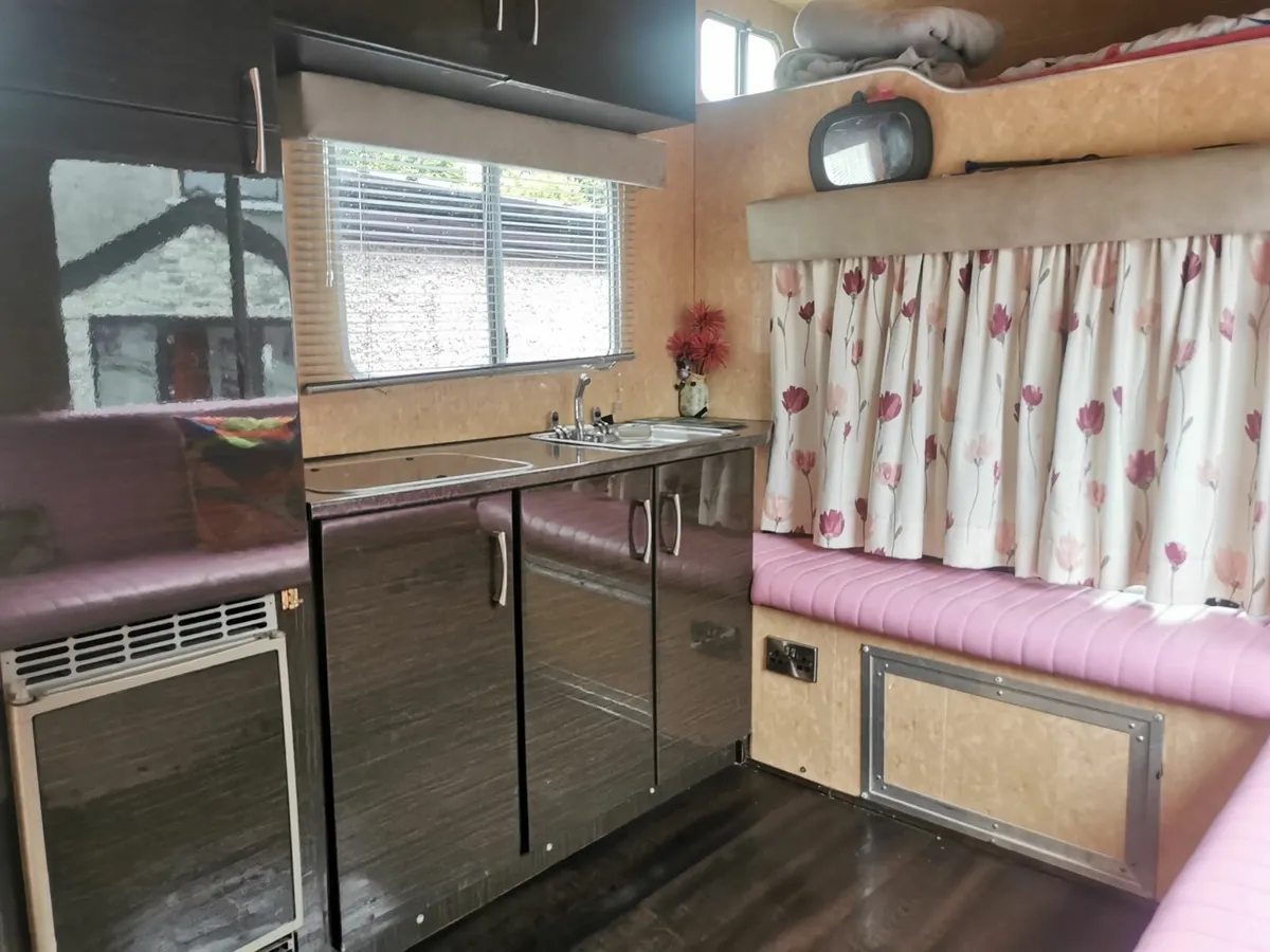 Horse Lorry - Image 2