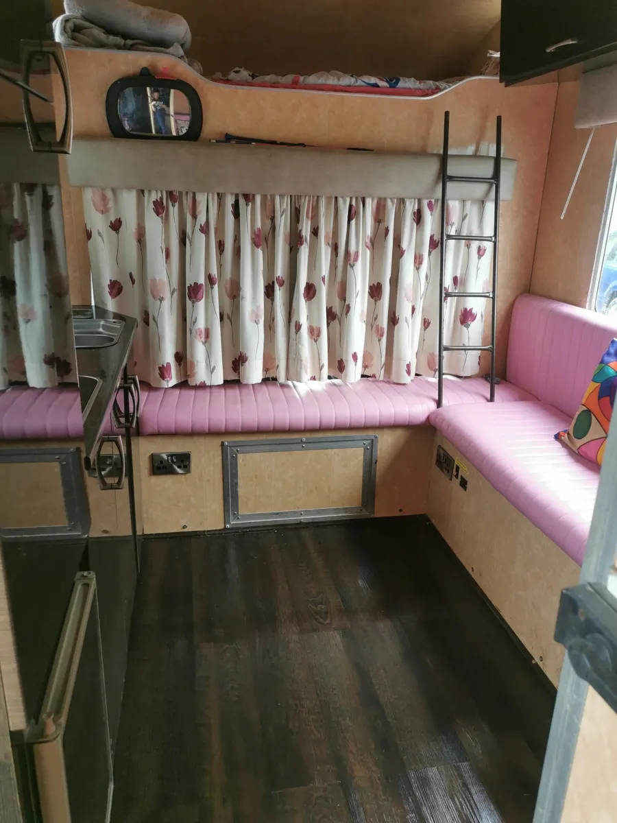 Horse Lorry - Image 4