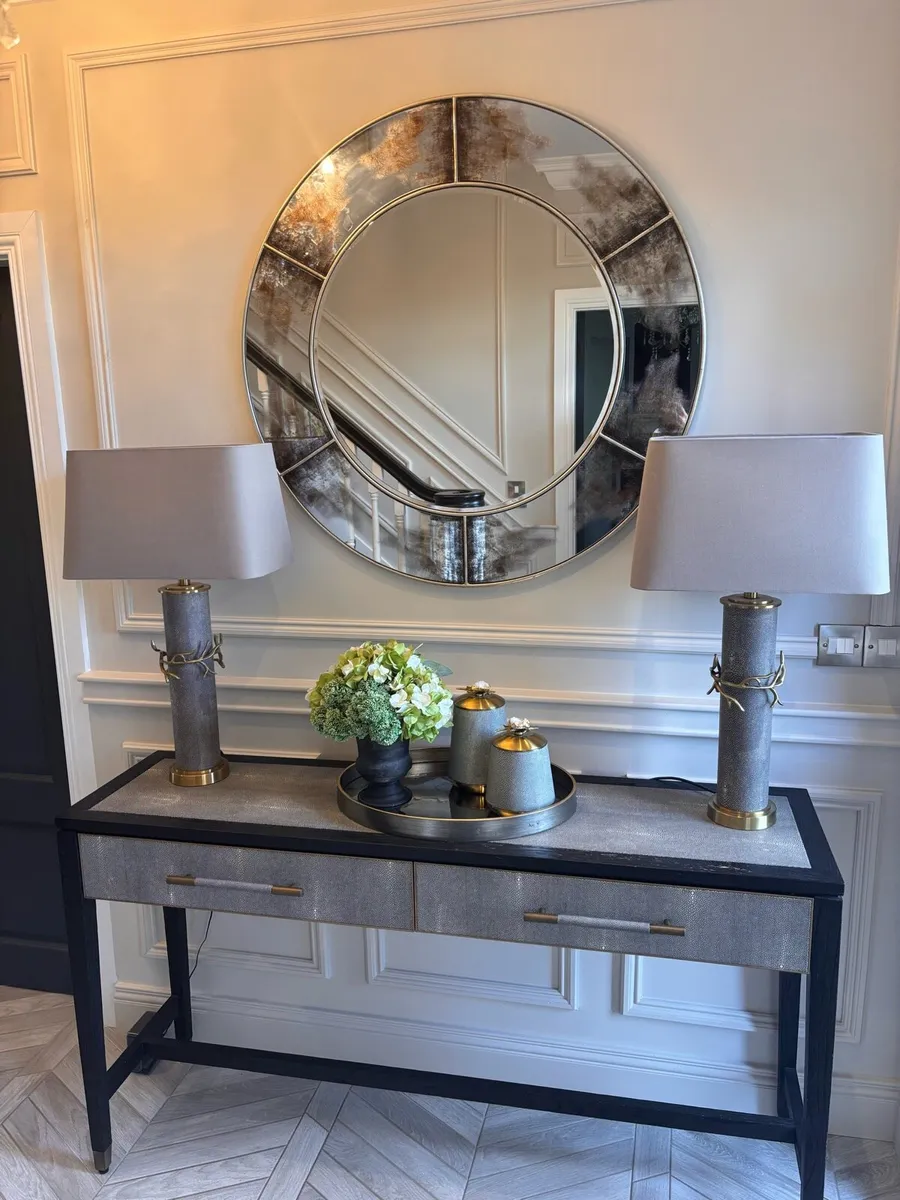 Mindy Browne Console table, mirror, lamps x 2 - Image 1