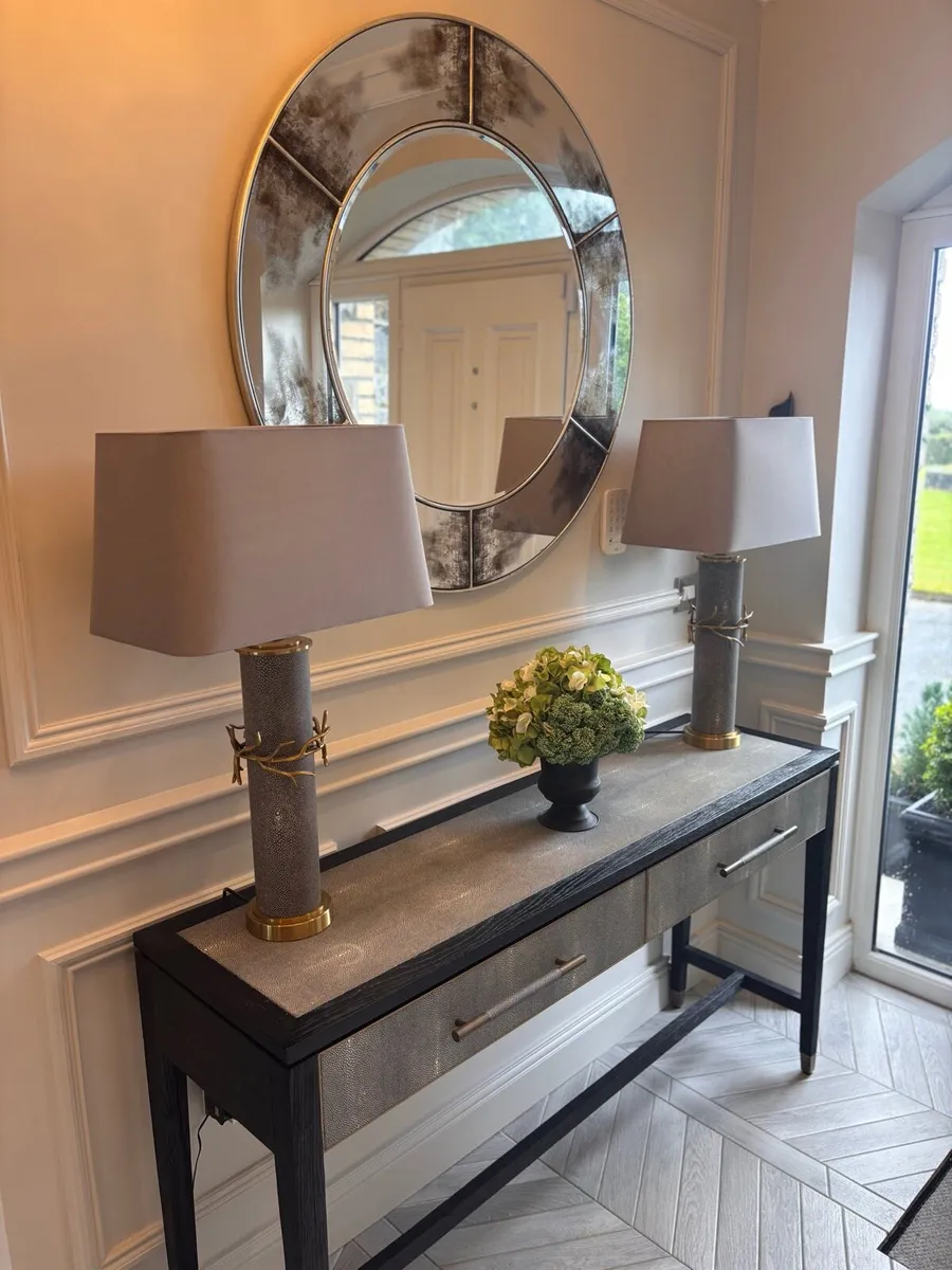 Mindy Browne Console table, mirror, lamps x 2 - Image 2