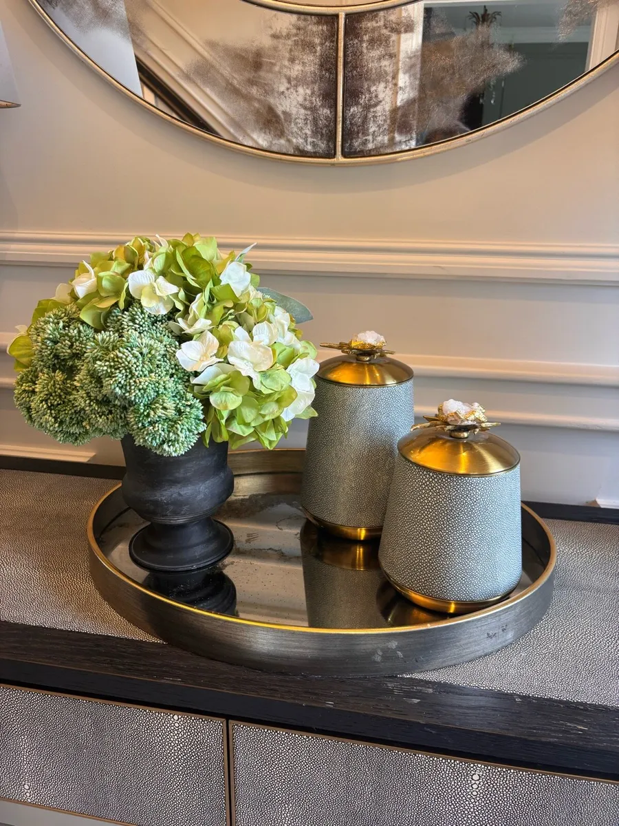 Mindy Browne Console table, mirror, lamps x 2 - Image 3